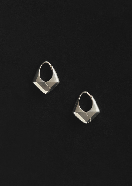 Large Pyramid Hoops – La Garçonne