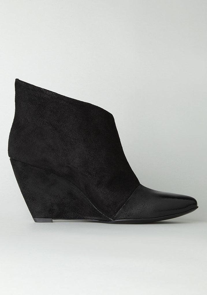 Dipped Wedge Boot