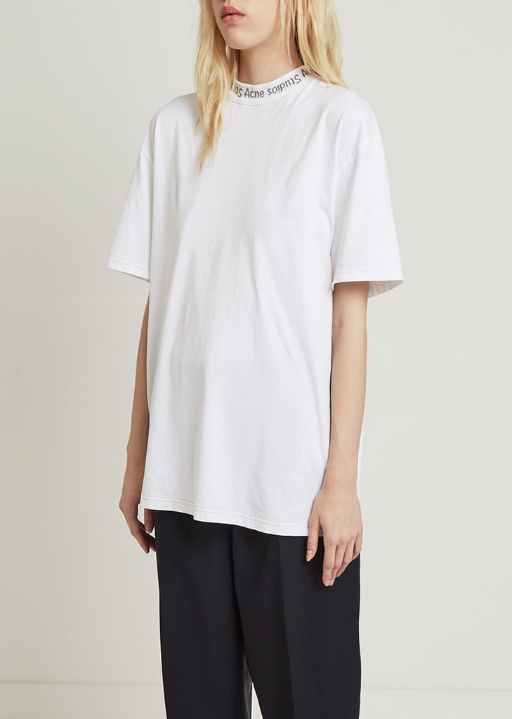 Gojina Dyed Neck Logo Tee
