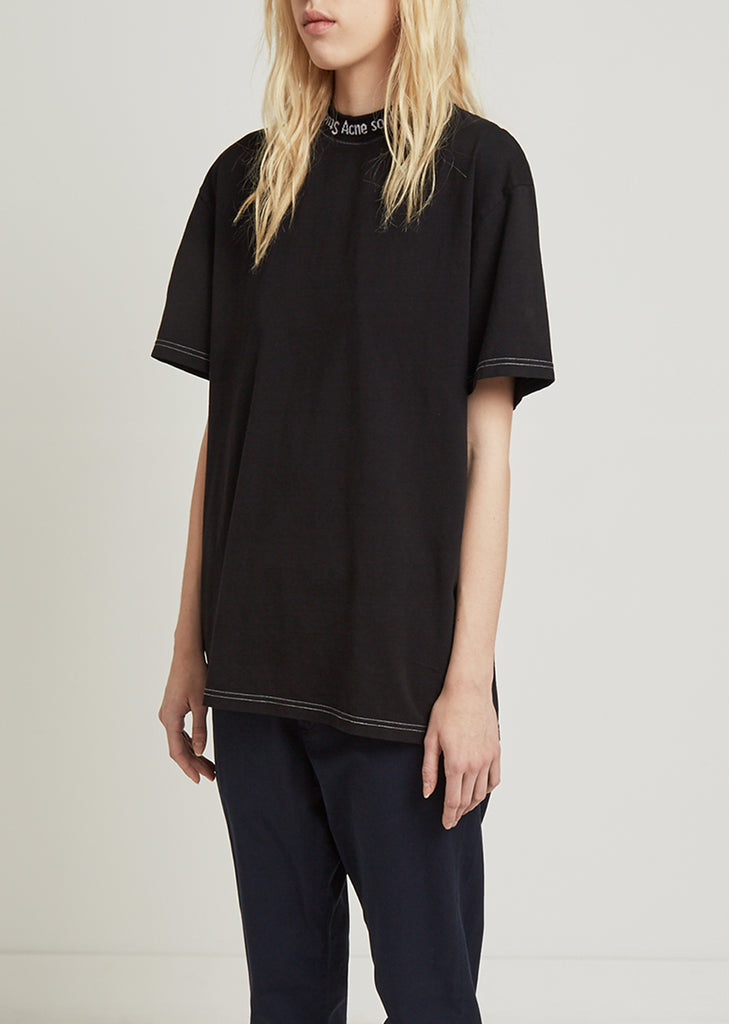 Gojina Dyed Neck Logo Tee