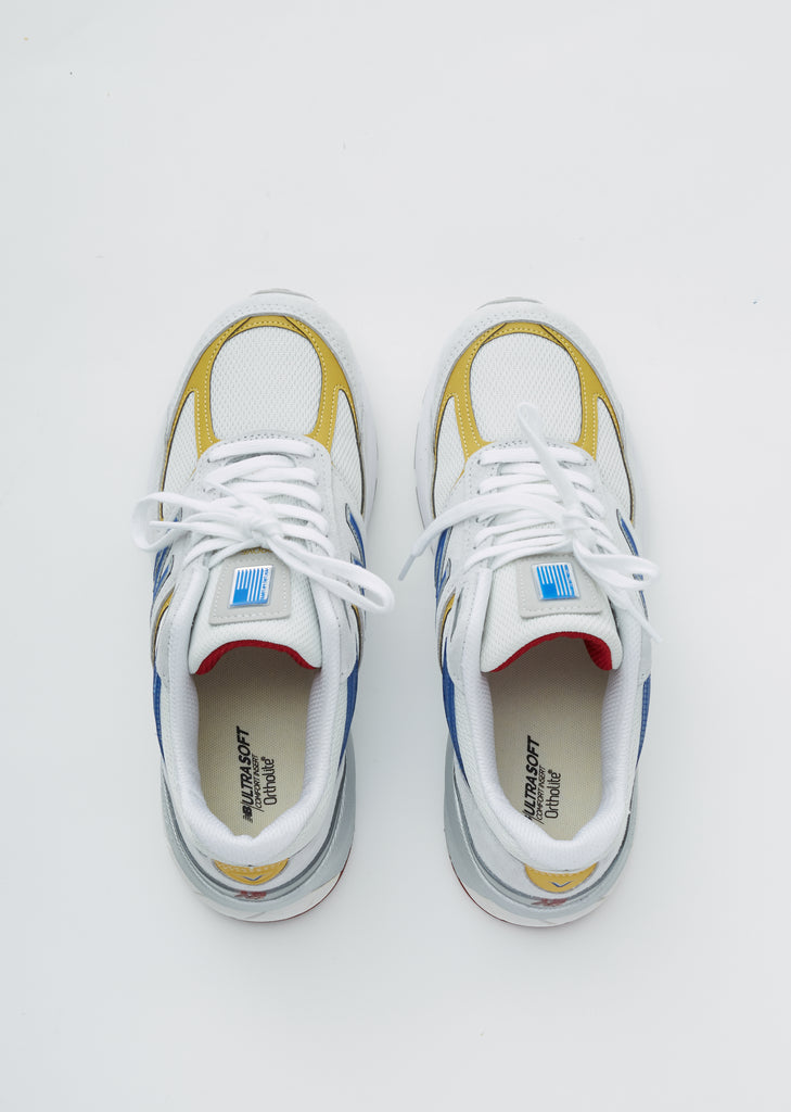 990v5 Sneakers