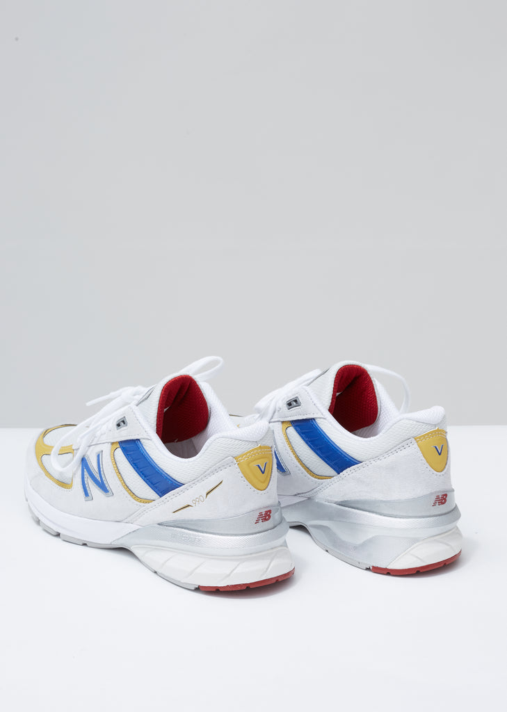 990v5 Sneakers