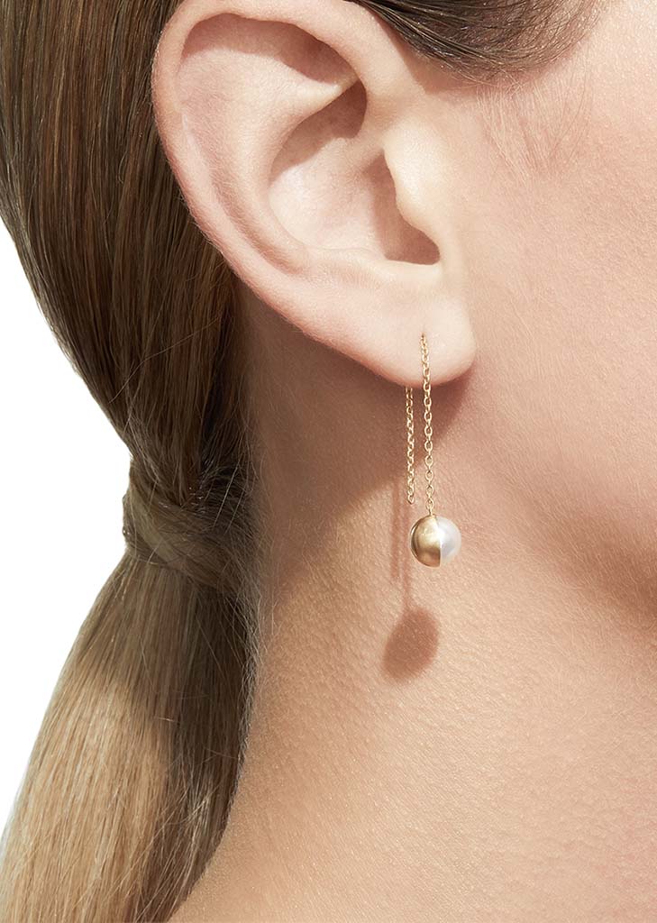 Half Akoya Pearl Chain Earring 90°