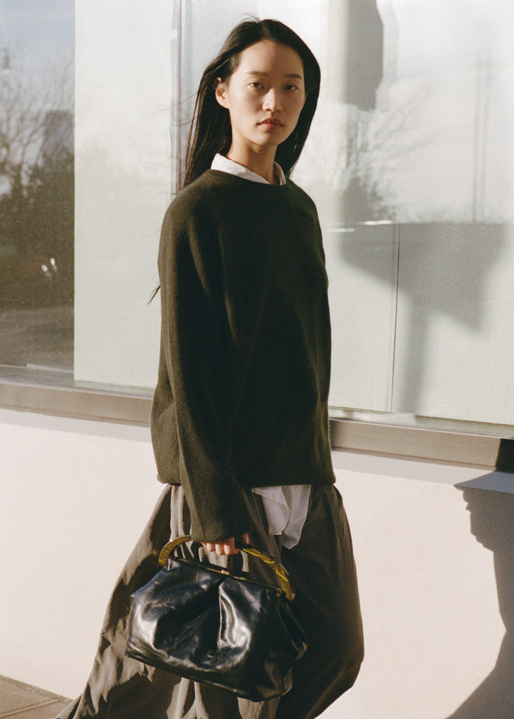 Cashmere BF R-Neck Sweater — Black Olive