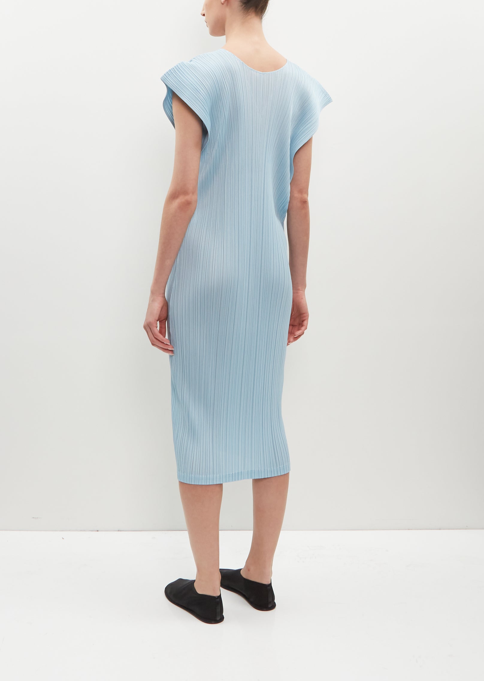 Pleats V-Neck Dress La Garonne Pleats V-Neck Dress La Garonne