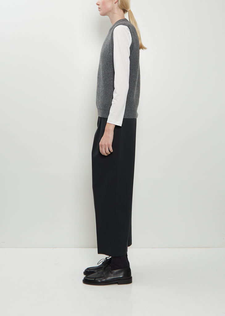 English Rib Pullover Merino Wool Vest — Charcoal