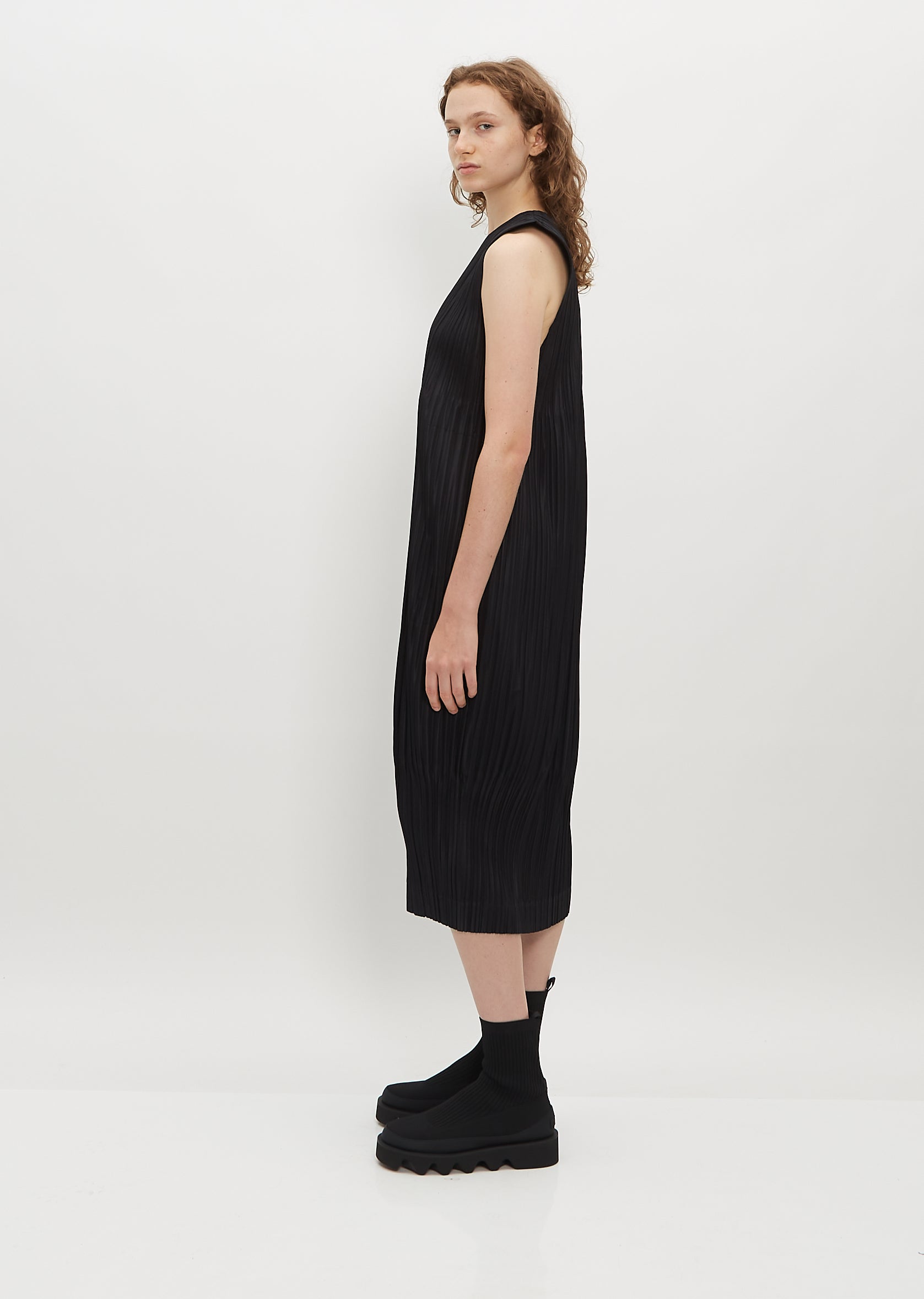 Pleated Fitted Hem Dress La Garonne Pleated Fitted Hem Dress La Garonne