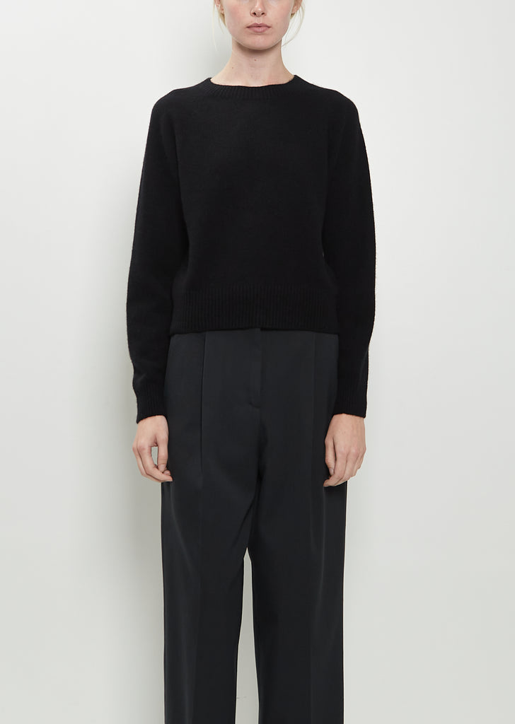 Classic Crew Neck Cashmere Sweater — Black
