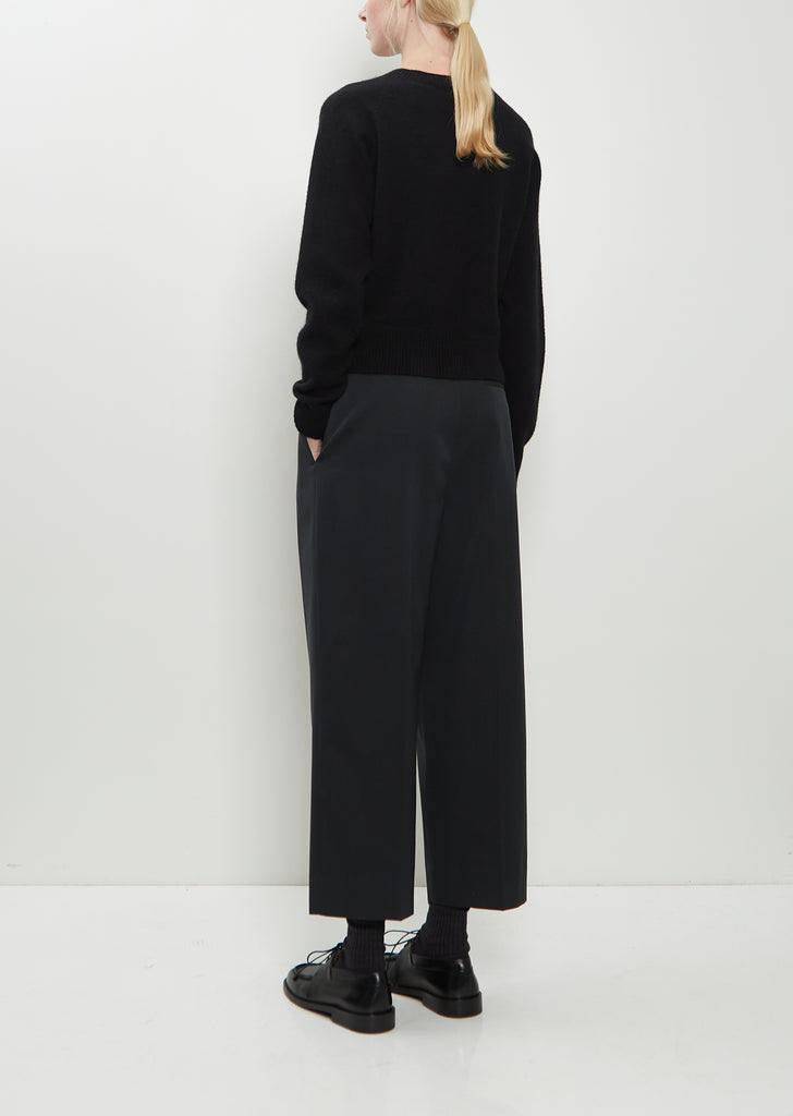 Classic Crew Neck Cashmere Sweater — Black