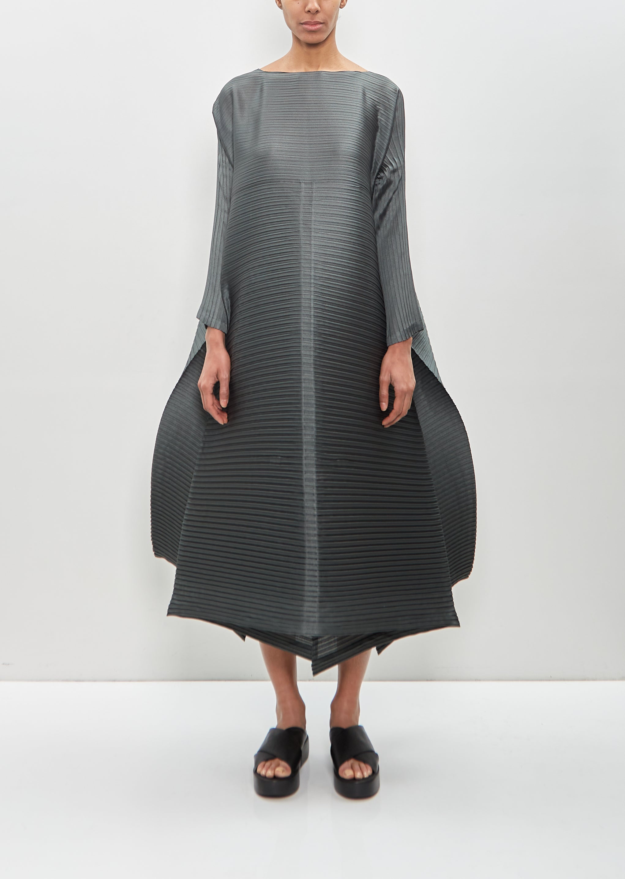 LEINWANDE Belted Pleats Dress
