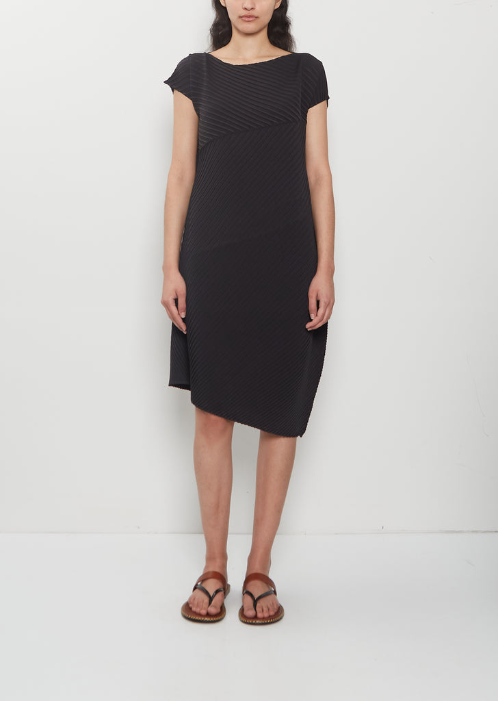 Plaster Pleats Solid Dress