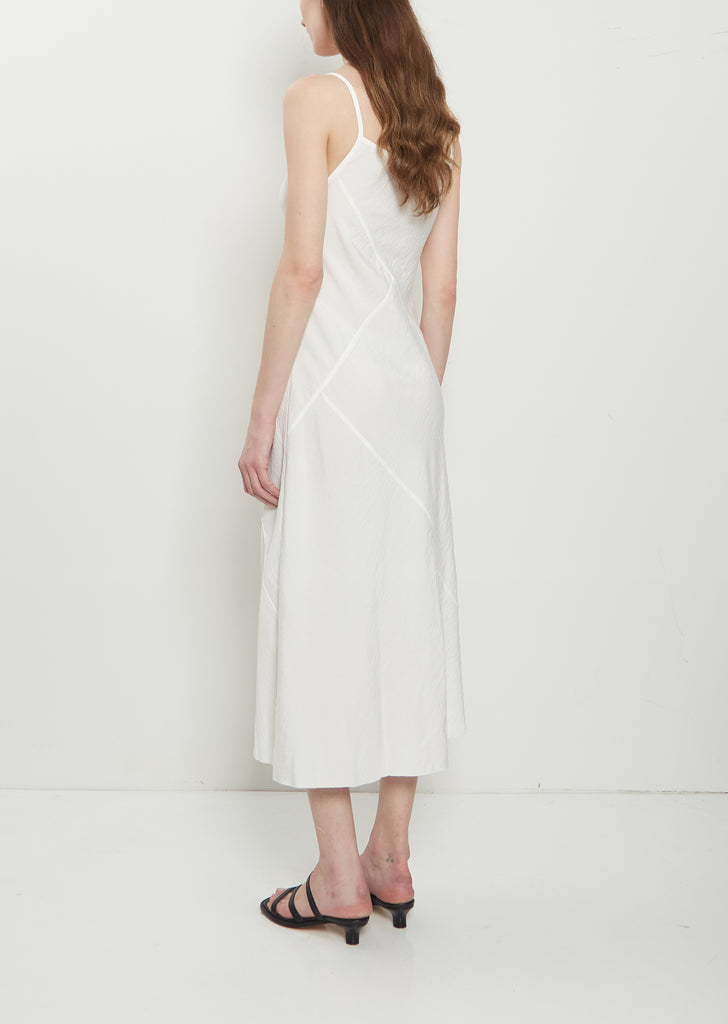 Bias Fluid Slip — White