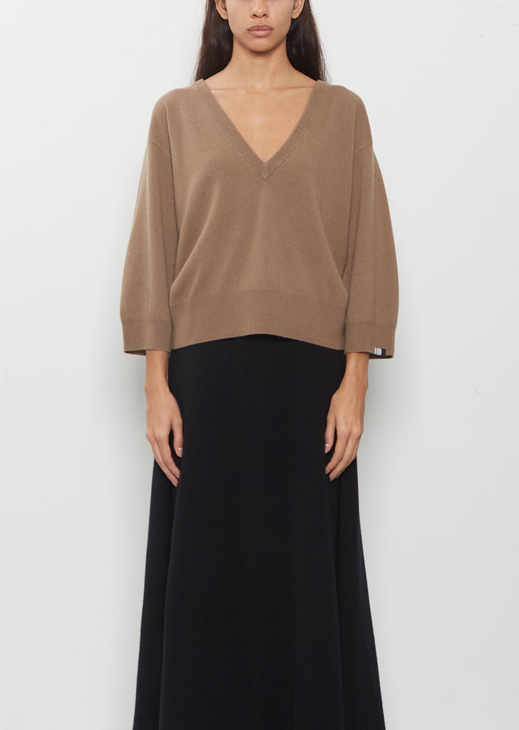 n°491 Pearl V-Neck Sweater — Chai