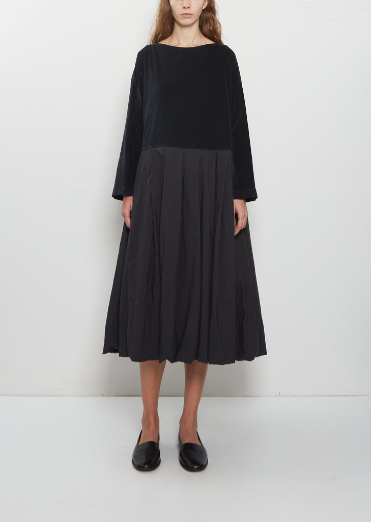 Velvet Tissue Cotton Pleated Dress — Black