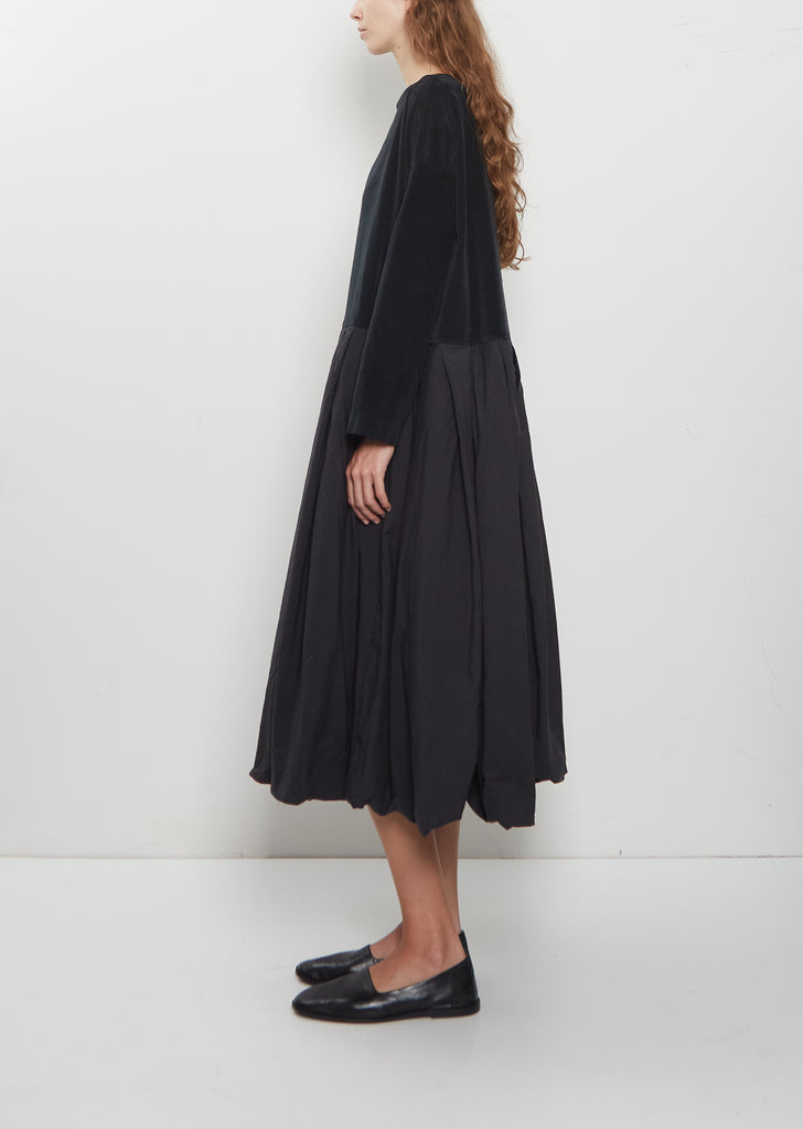 Velvet Tissue Cotton Pleated Dress — Black