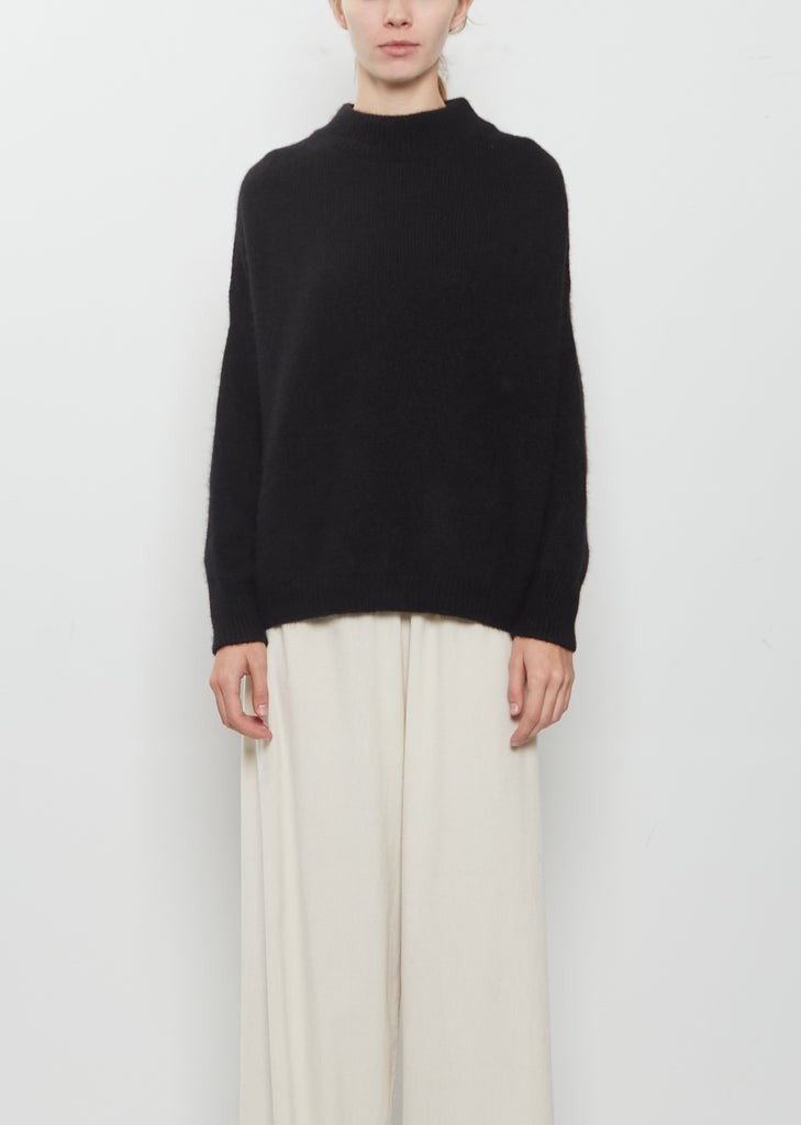 Classic Round Neck Sweater - Black