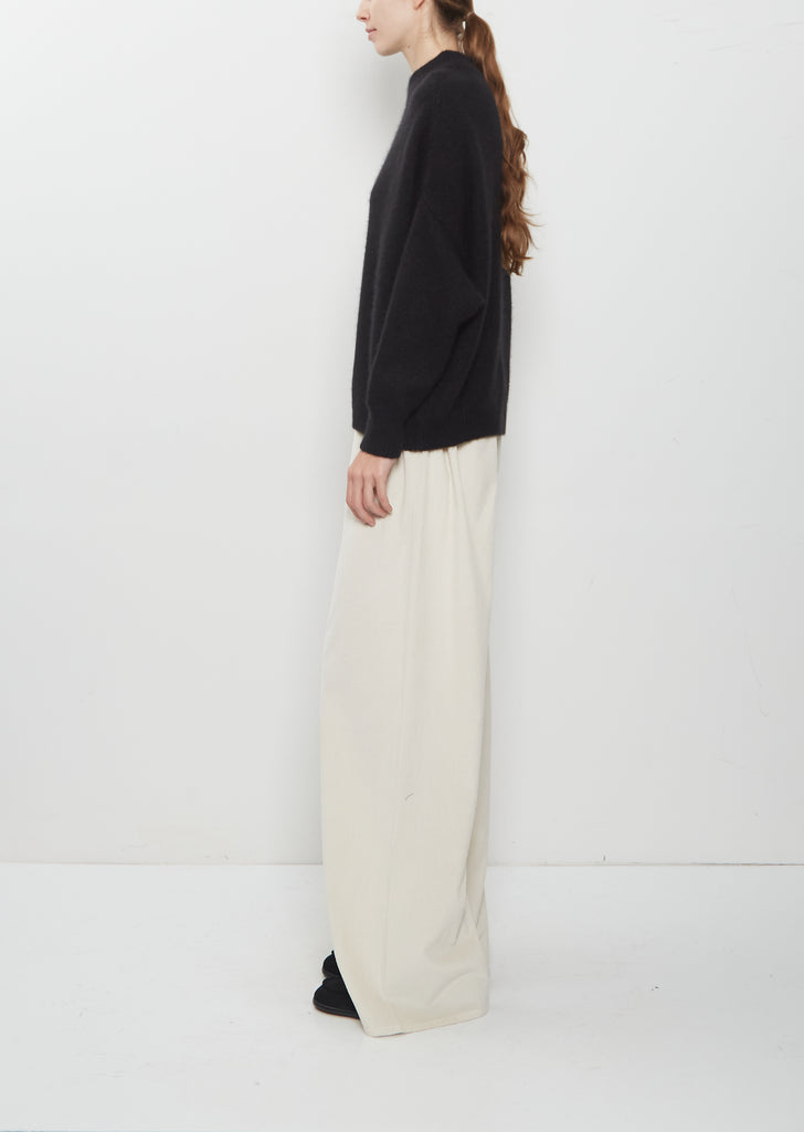 Classic Round Neck Sweater - Black