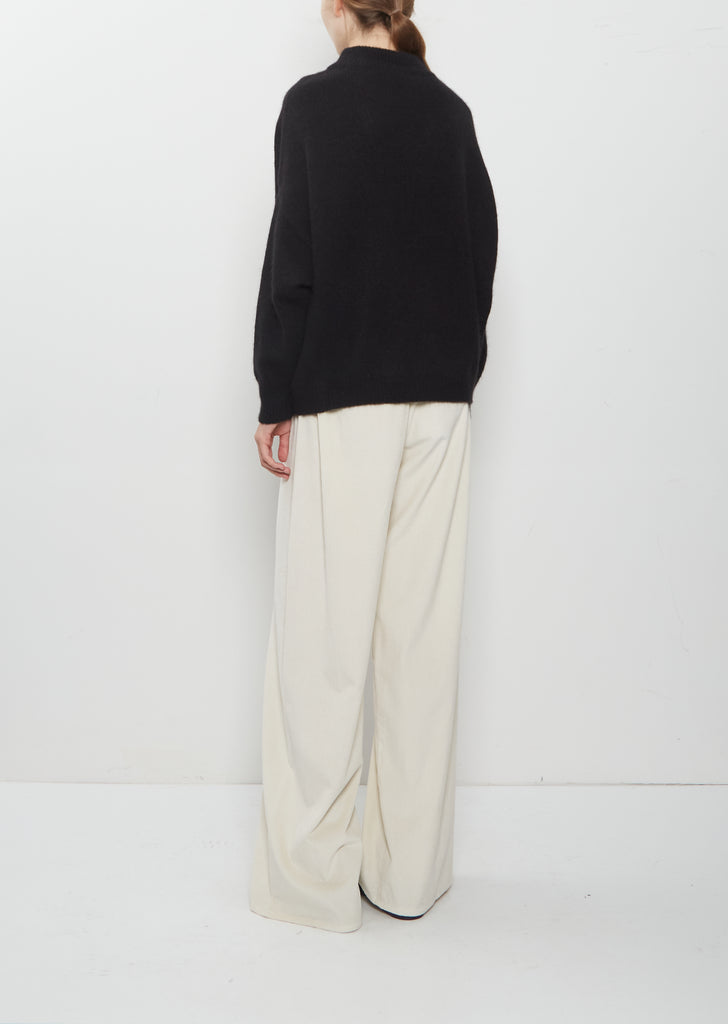 Classic Round Neck Sweater - Black