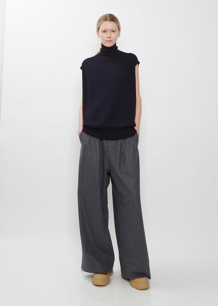 Maia Cashmere Sleeveless Sweater — Midnight