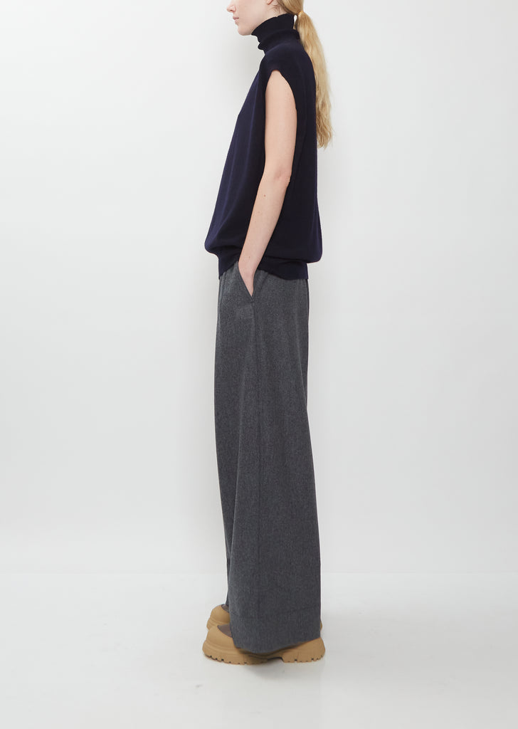 Maia Cashmere Sleeveless Sweater — Midnight