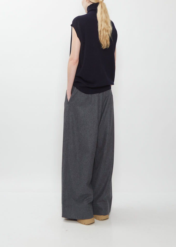 Maia Cashmere Sleeveless Sweater — Midnight