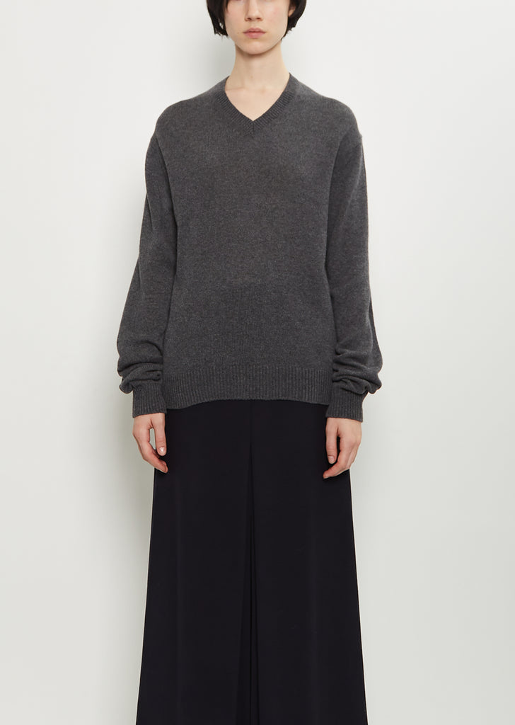 Light Cashmere V-Neck Pullover