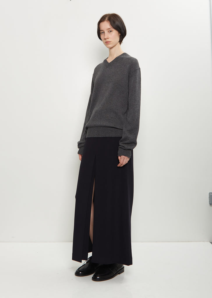 Light Cashmere V-Neck Pullover