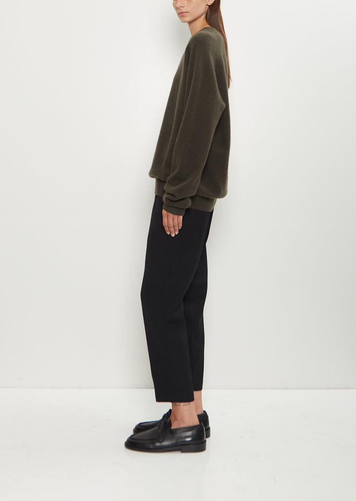 Cashmere BF R-Neck Sweater — Black Olive