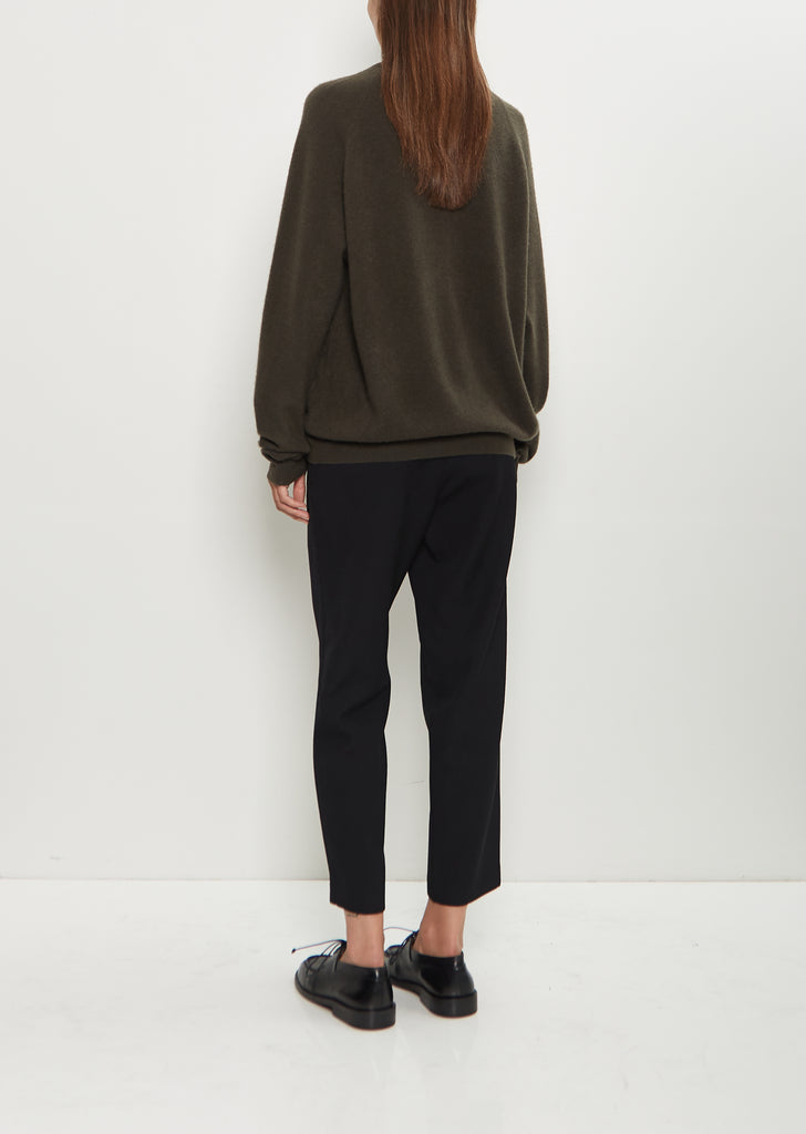 Cashmere BF R-Neck Sweater — Black Olive