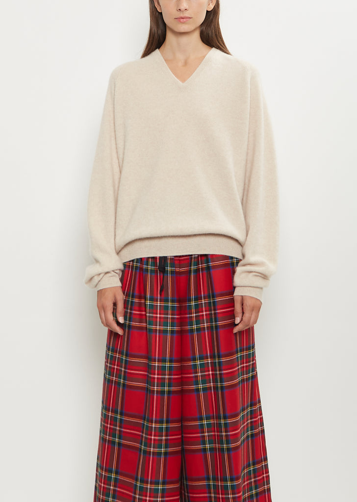 Cashmere BF V-Neck Sweater — Beige