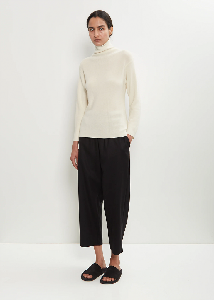 Cashmere Basic T-Neck Fitted Sweater — Bone