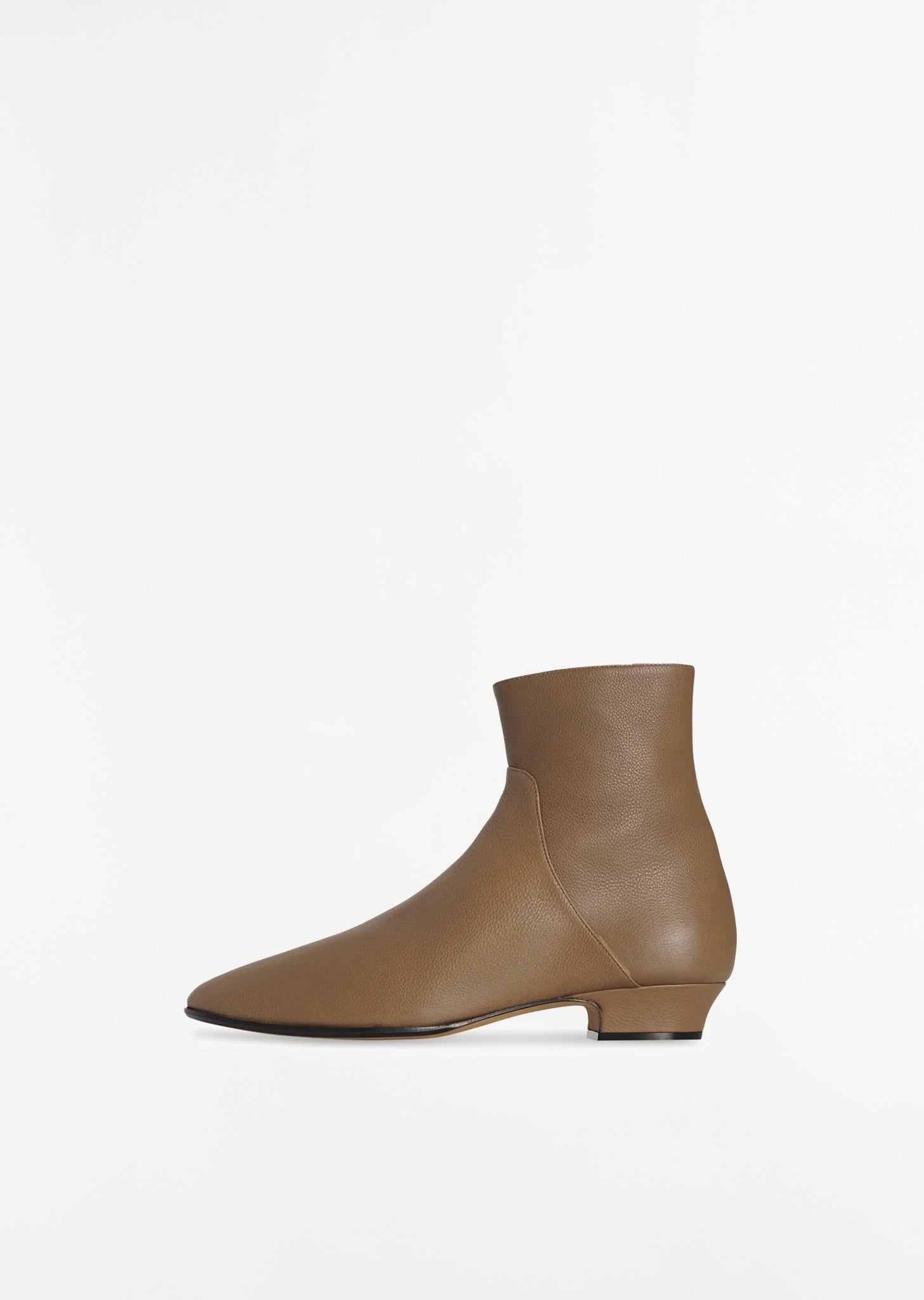 ショートブーツ・ブーティ The Row Awar 25 suede ankle boots Awar 25 suede ankle boots in beige - The Row | Mytheresa
