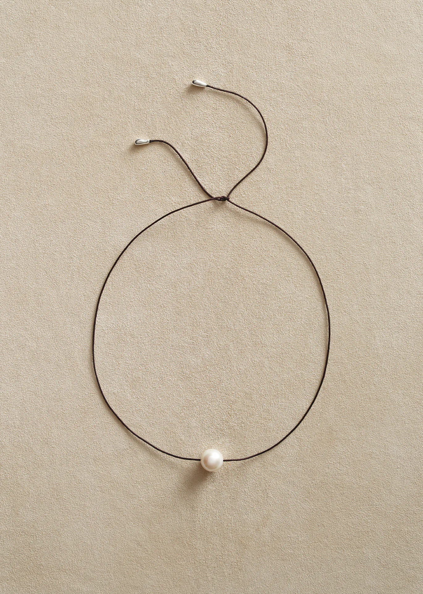 Emilie Choker – La Garçonne Emilie Choker – La Garçonne