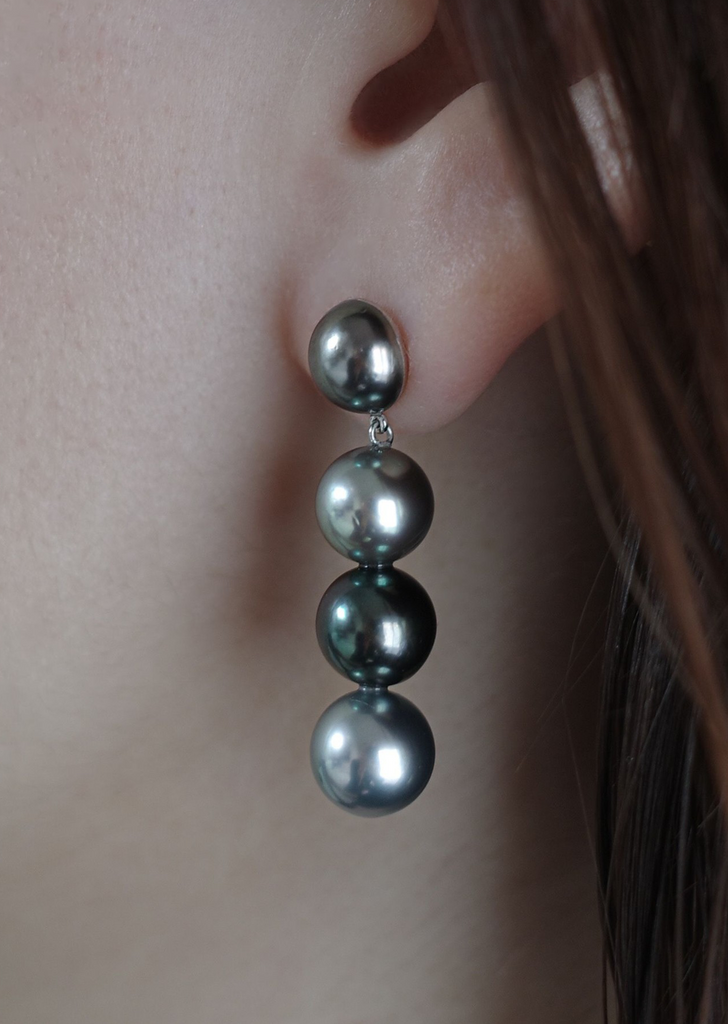 Yutai Section Black Pearl Earrings