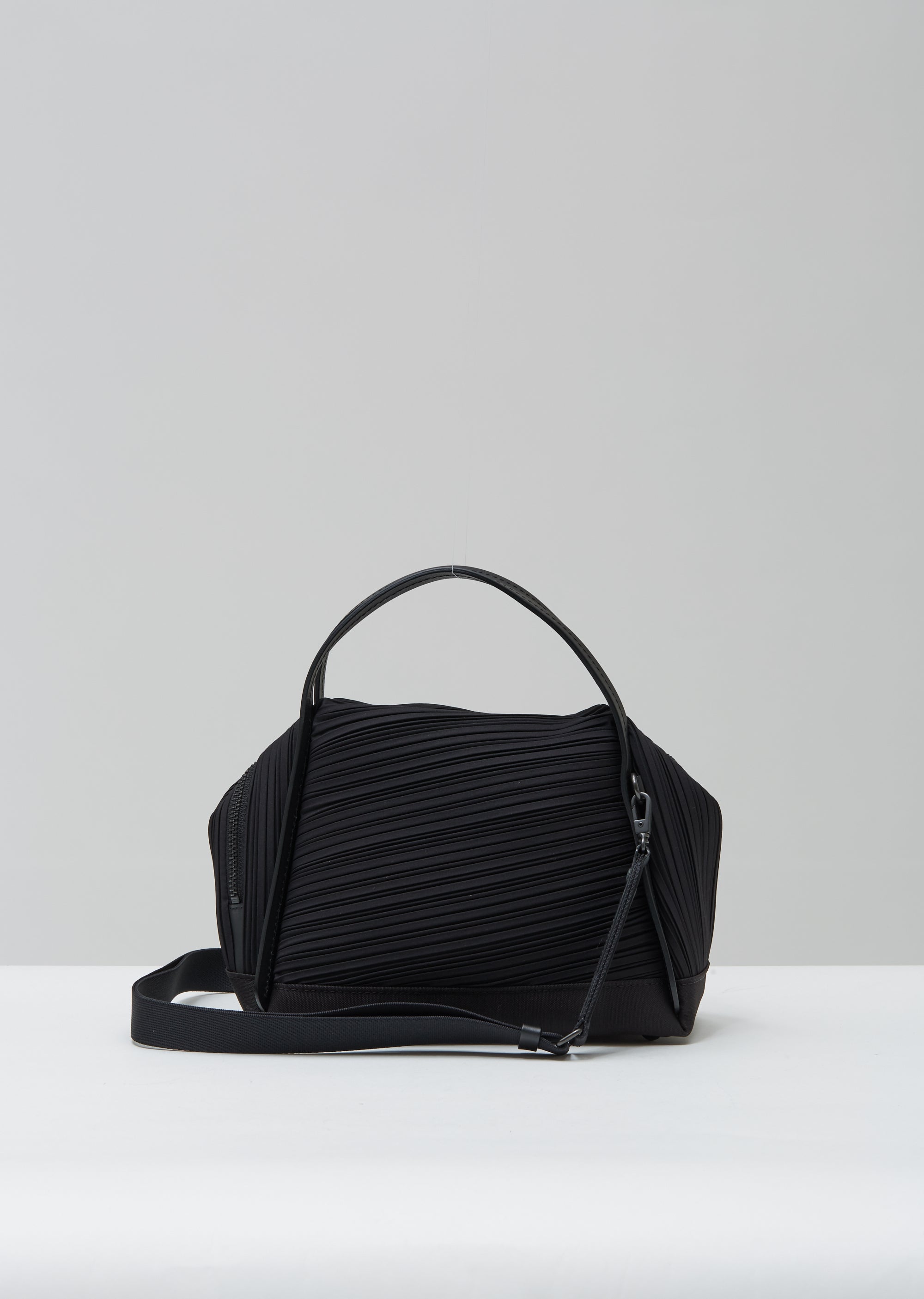 Issey Miyake Leaf Small Technical-pleated Cross-body Bag In Black