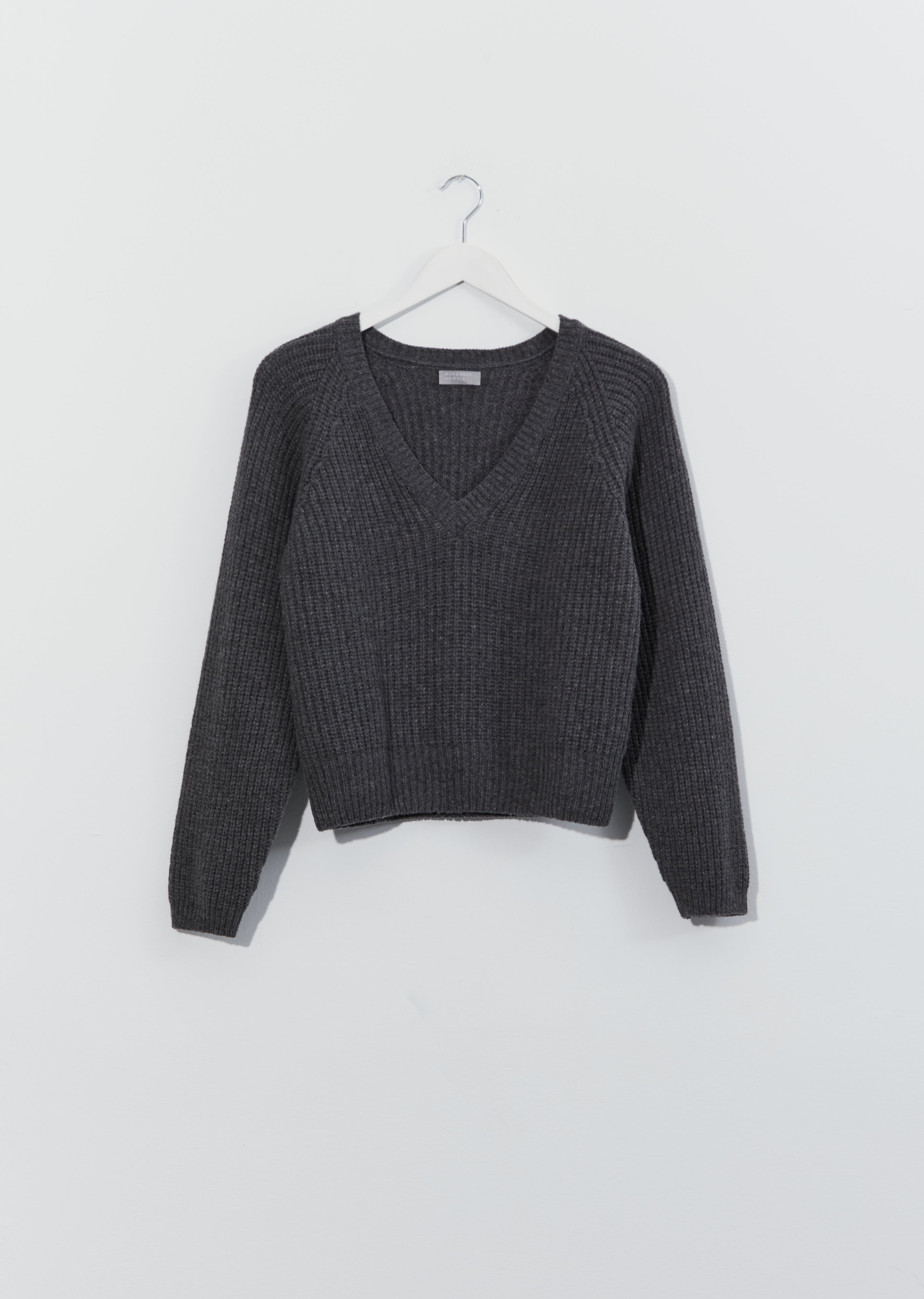 ❣️現在お値下げ❣️新品MARGARET HOWELL ネイビー Vネック❣️ Ribbed V-Neck Sweater – La Garçonne