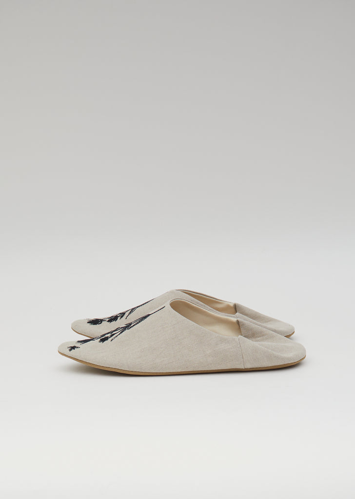 Knit Slippers — Natural / Black