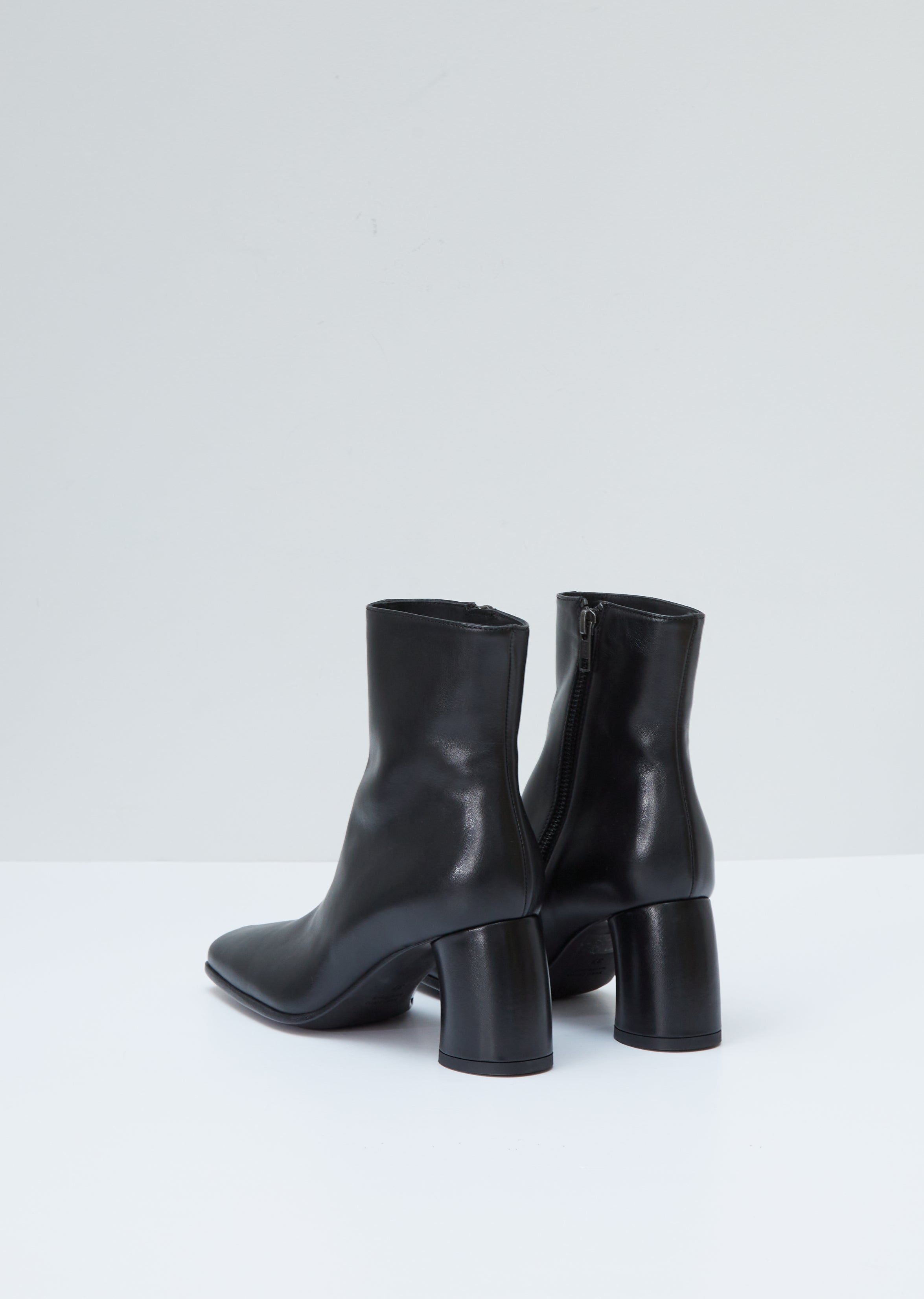 Round Heel Leather Ankle Boots – La Garçonne