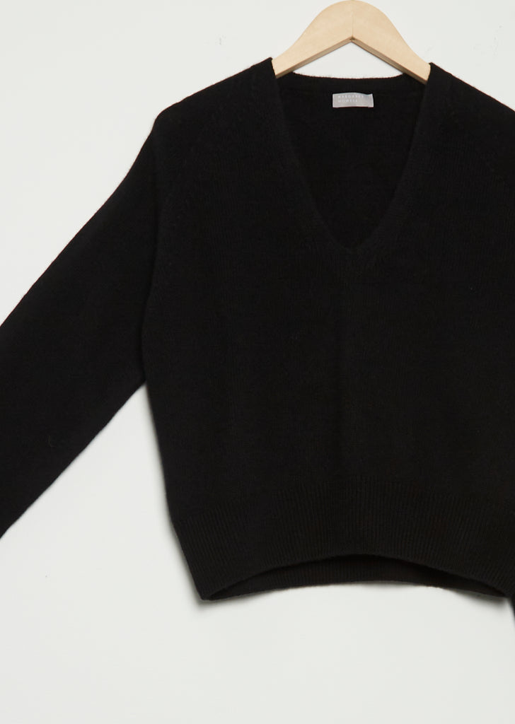 Cashmere Cropped V Neck — Black