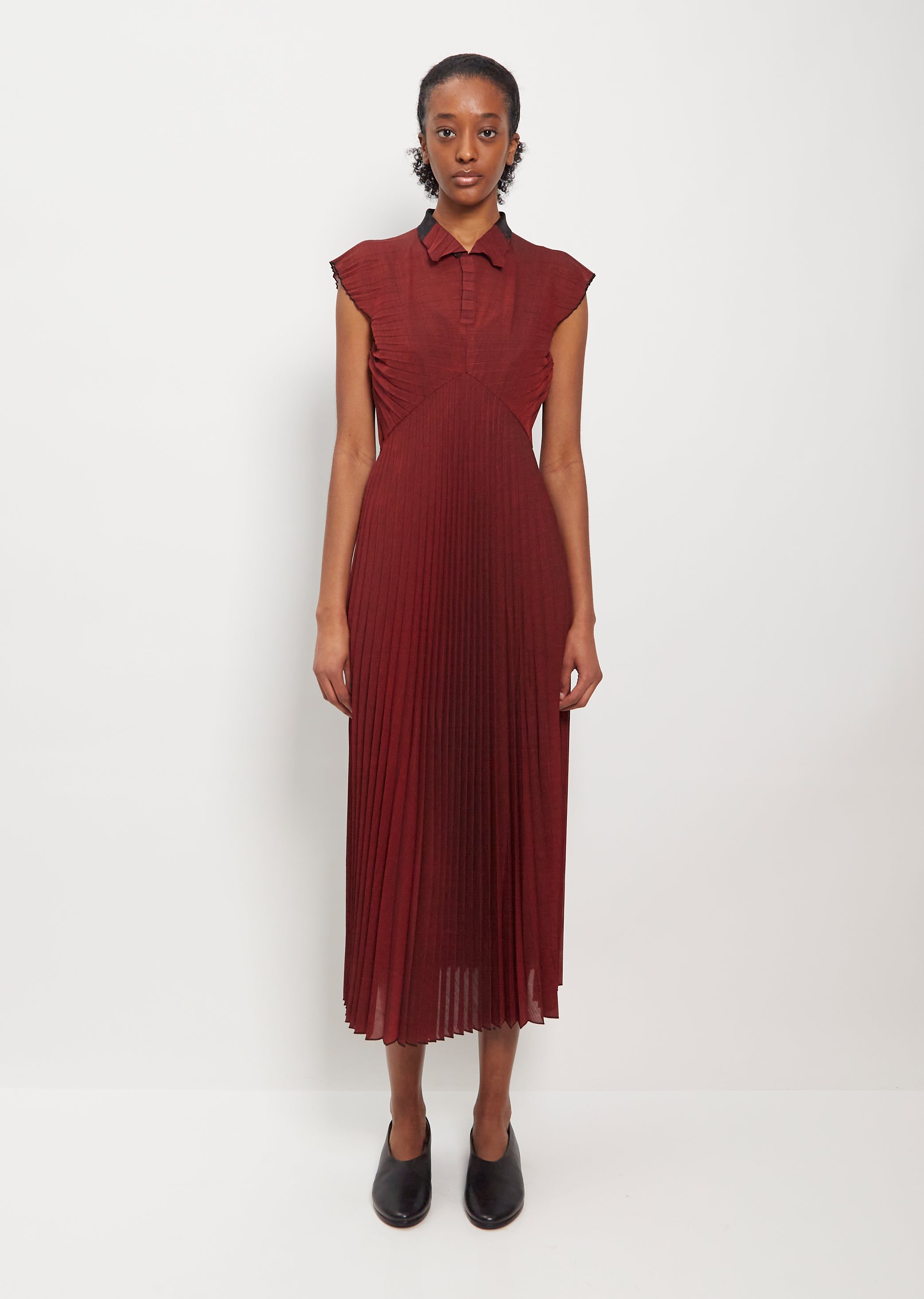 Pleated Sleeveless Dress Red La Garonne Pleated Sleeveless Dress Red La Garonne