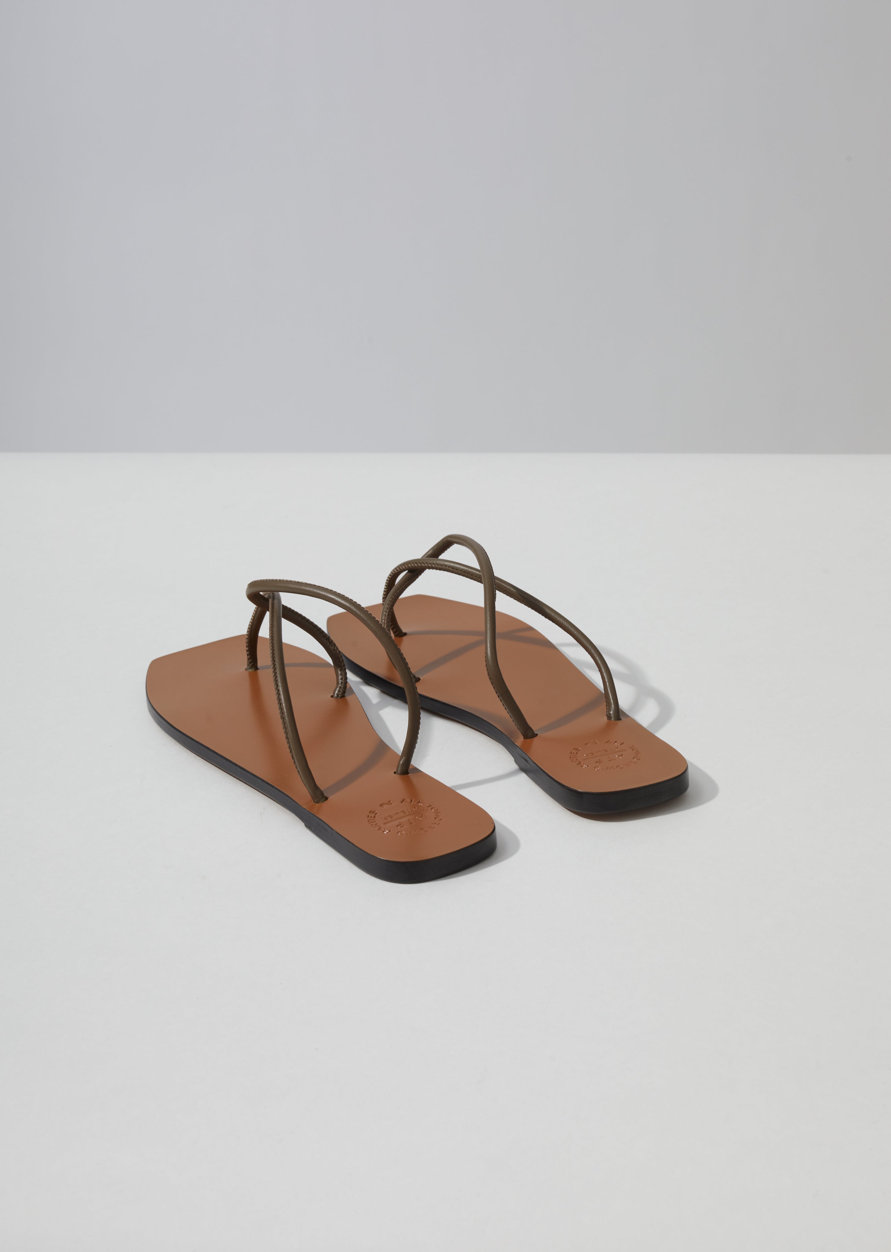 Alessano Flat Sandals – La Garçonne