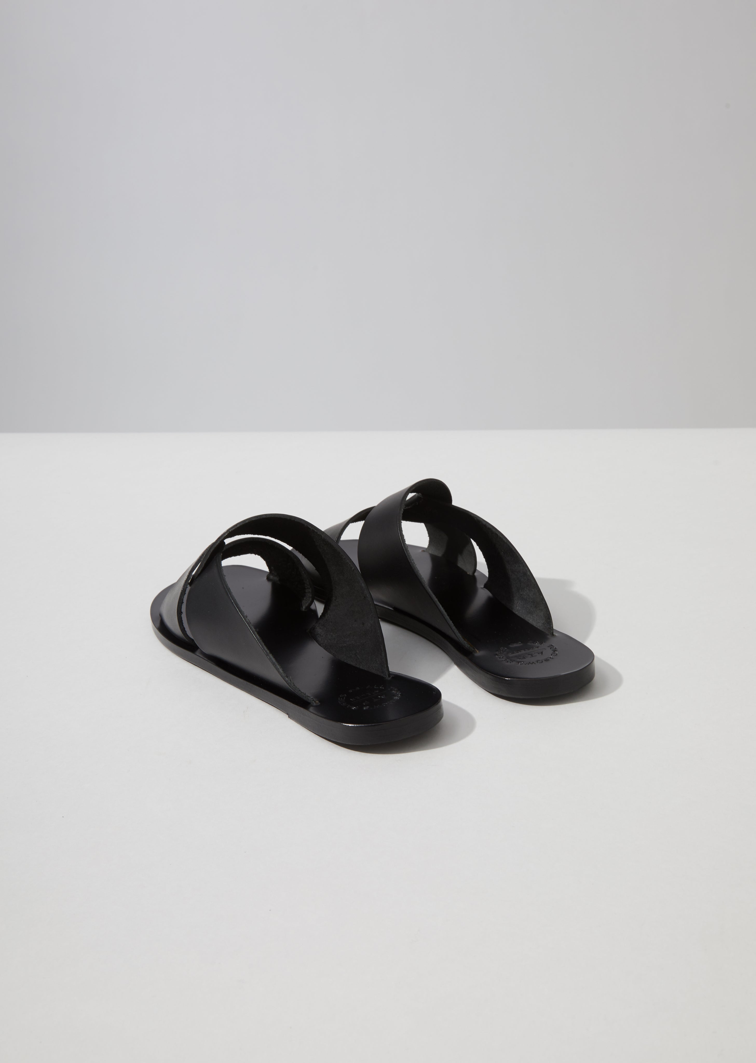 Allai Flat Sandals β La GarΓ§onne