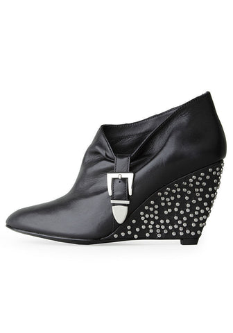 Studded Wedge