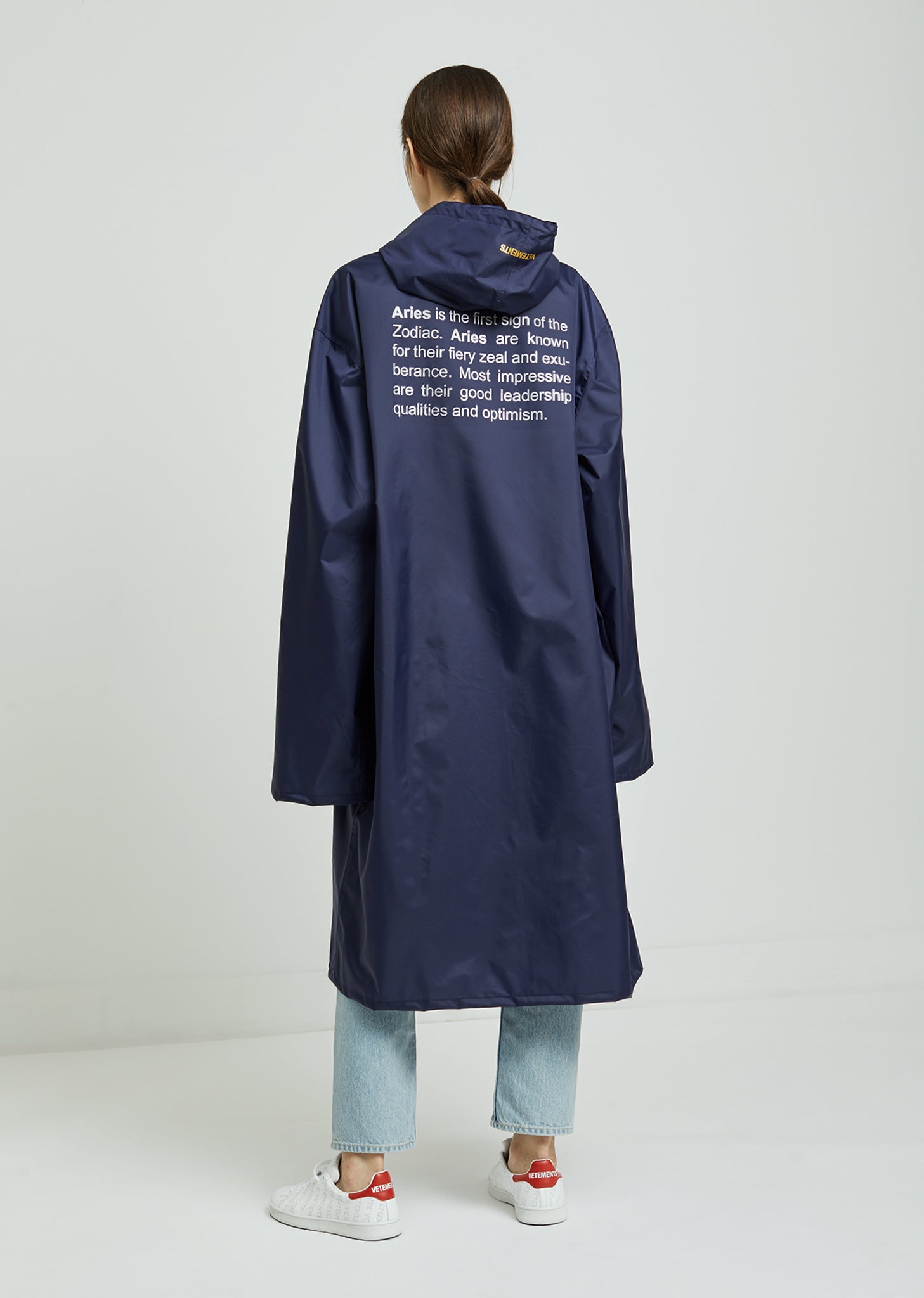 VETEMENTS Aries レインコート - 通販 - pinehotel.info