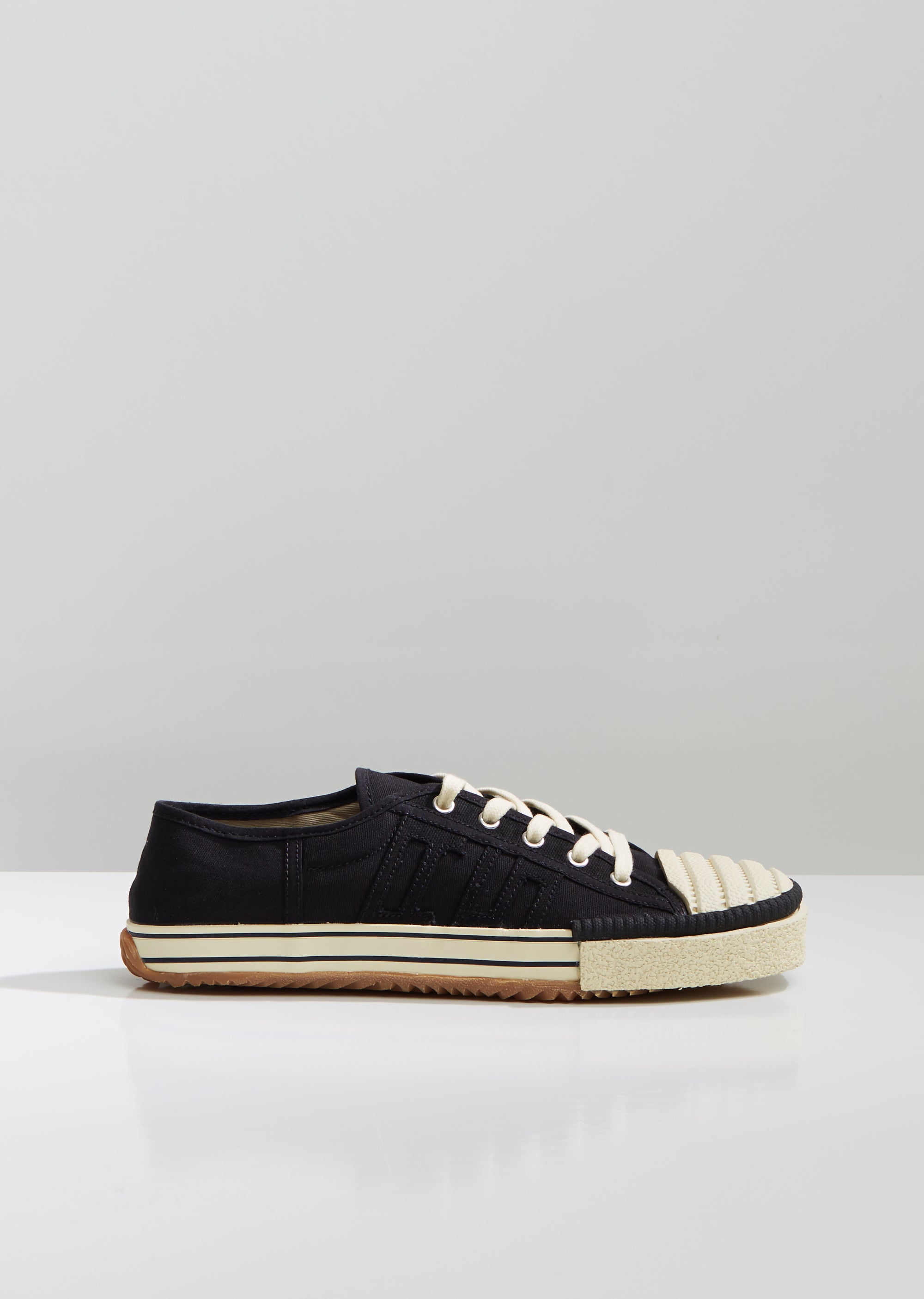 Acne Studios フロラルミティスカト AF0528 BYAYELLOWGREY Lusinda Patent Shoes by Acne Studios- La Garçonne