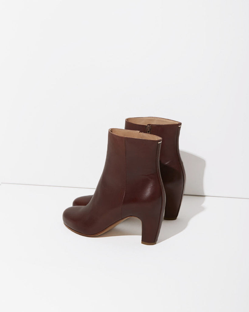 Curved-Heel Boot