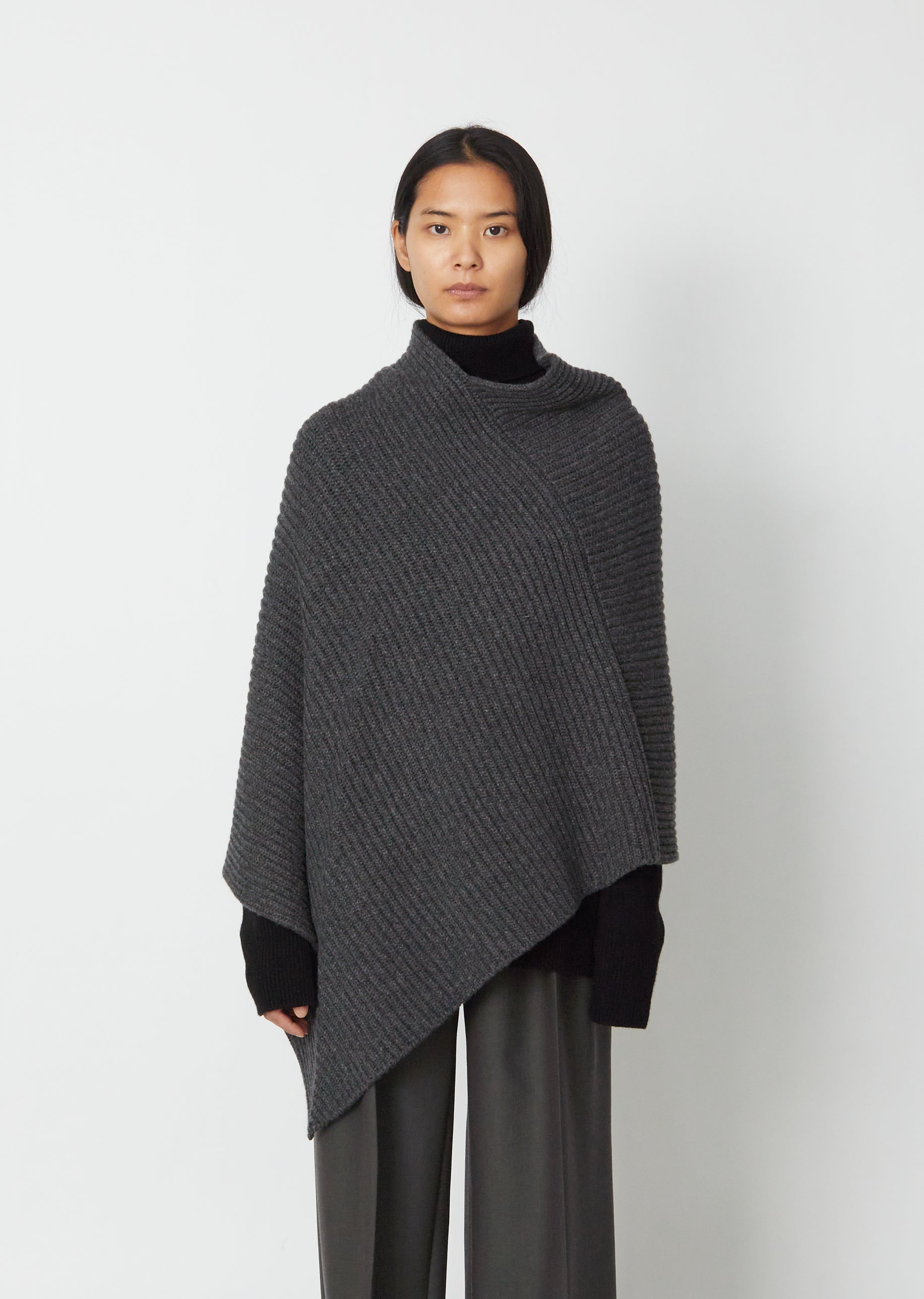 【関税&送料込】The Row Poncho Cedar In Cotone Seta Cedar Top Black in Silk and Viscose – The Row