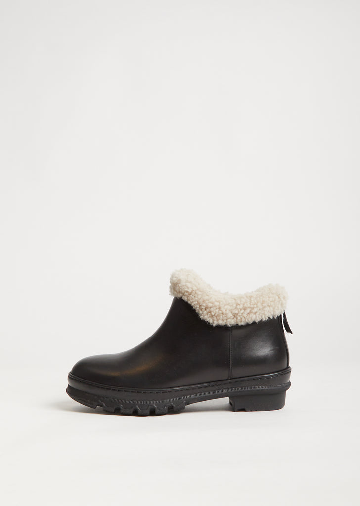 Garden Sheepskin Boot — Black/Natural