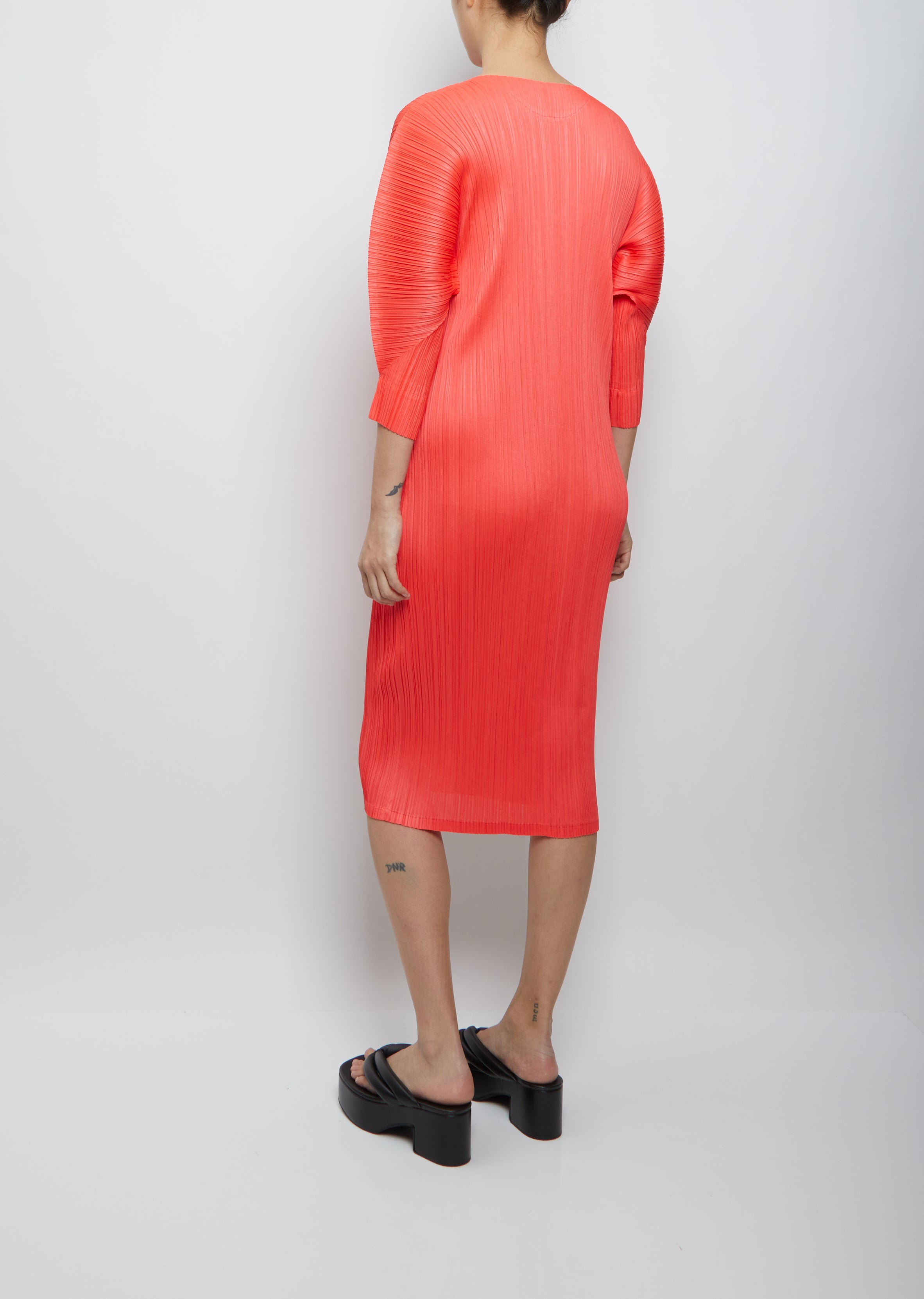 Pleated Long Sleeve Dress Neon Red La Garonne Pleated Long Sleeve Dress Neon Red La Garonne