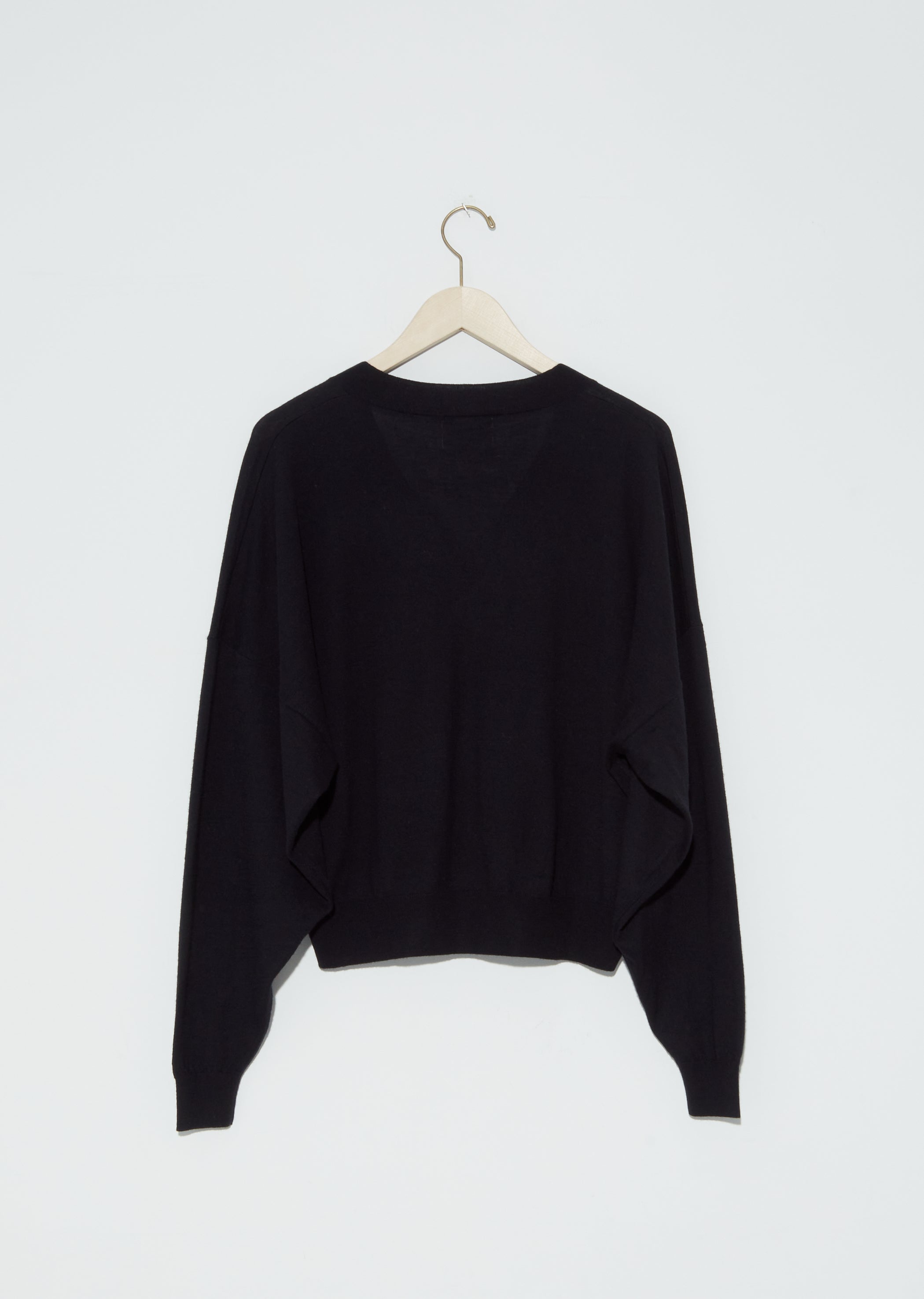 Hakueru Wool & Cashmere V Neck Sweater — Black – La Garçonne